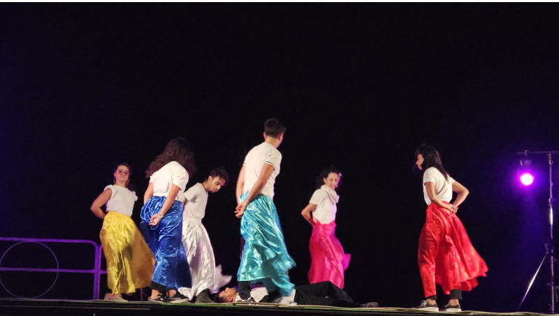 SPETTACOLO FUORI ABBONAMENTO
La compagnia di teatro inclusivo e arte terapia, diretta da Emanuele Carlino, porta in scena un grande classico del teatro antico, la commedia Uccelli di Aristofane.
